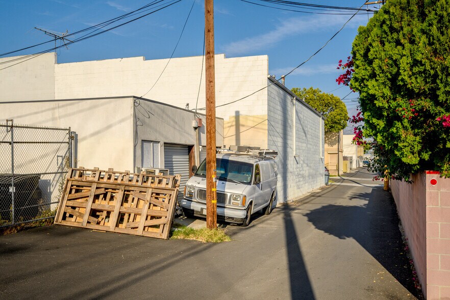 More Photos Of 2304-2306 Burbank blvd, Burbank Office Residential For Sale