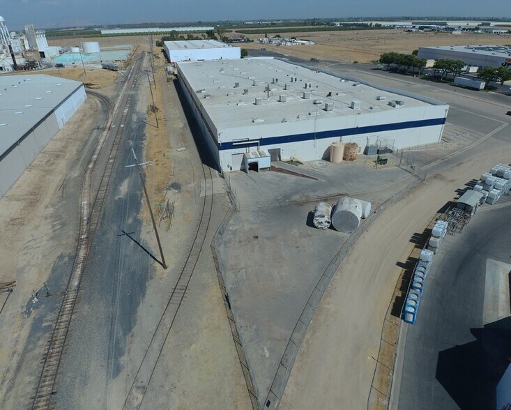 More Photos Of 3630 E Wawona Ave, Fresno Warehouse For Lease