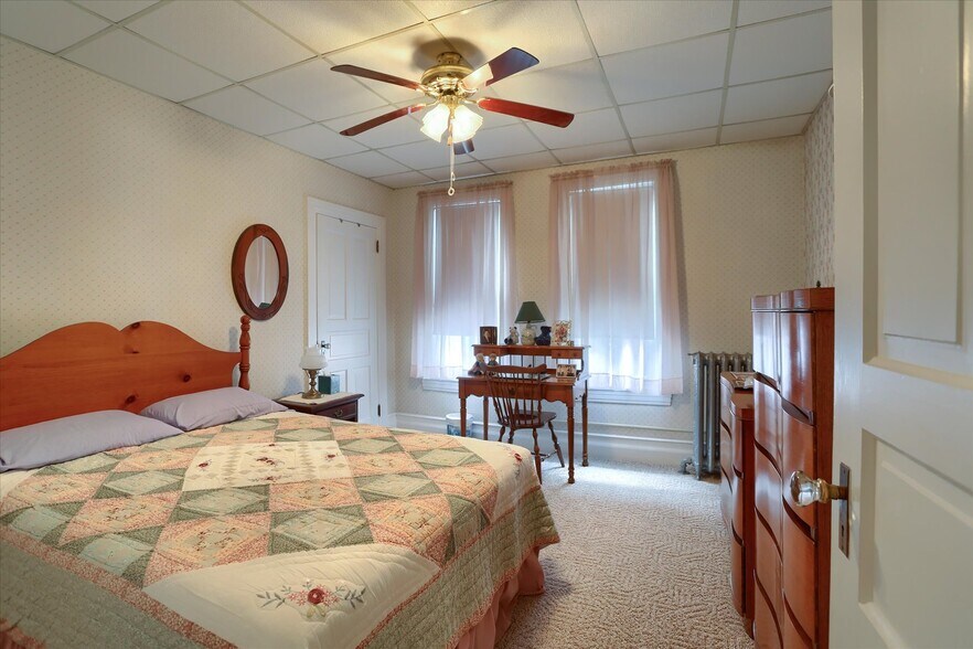 More Photos Of 3 S Market St, Shamokin Flex For Sale