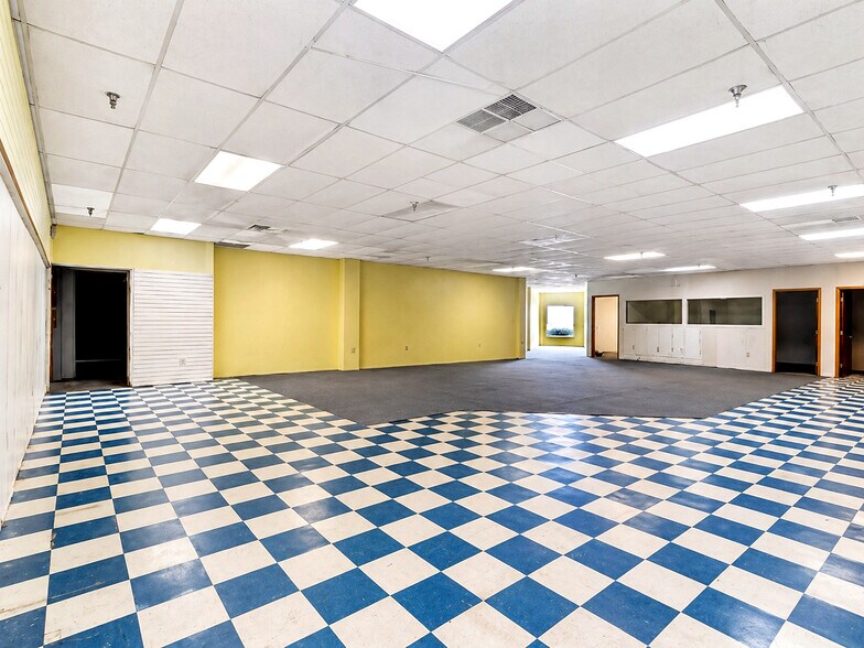 More Photos Of 1155 Mohawk St, Utica Storefront For Sale