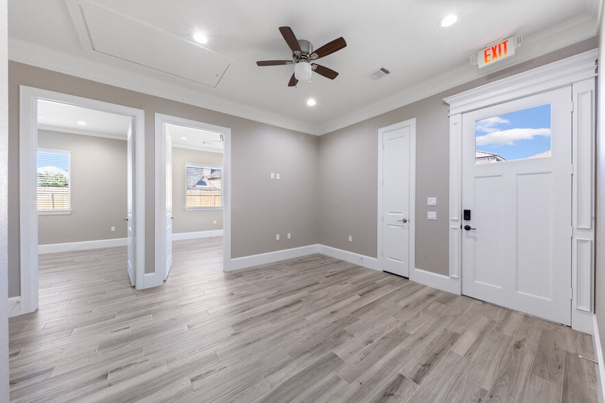 More Photos Of 12422 Spring Cypress Rd, Tomball Medical For Lease