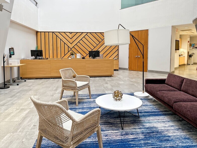 More Photos Of 200 S Wacker Dr, Chicago Coworking Space