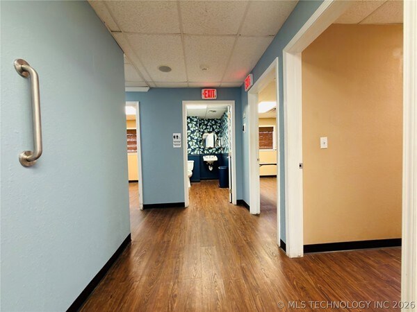 More Photos Of 1002 E Cherry St, Cushing Medical For Sale