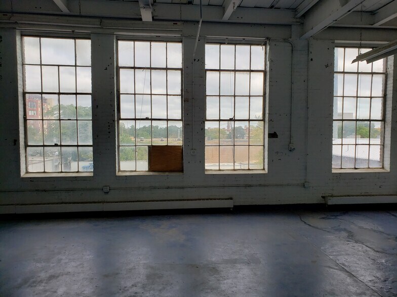 More Photos Of 3065 N Rockwell St, Chicago Industrial For Sale