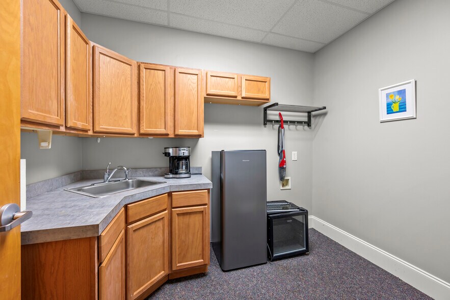 More Photos Of 6614 Shallowford Rd, Lewisville Medical For Sale