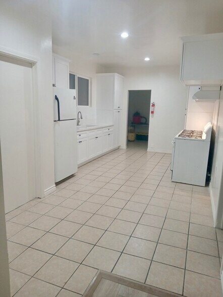 More Photos Of 8930 S Vermont Ave, Los Angeles Daycare Center For Lease