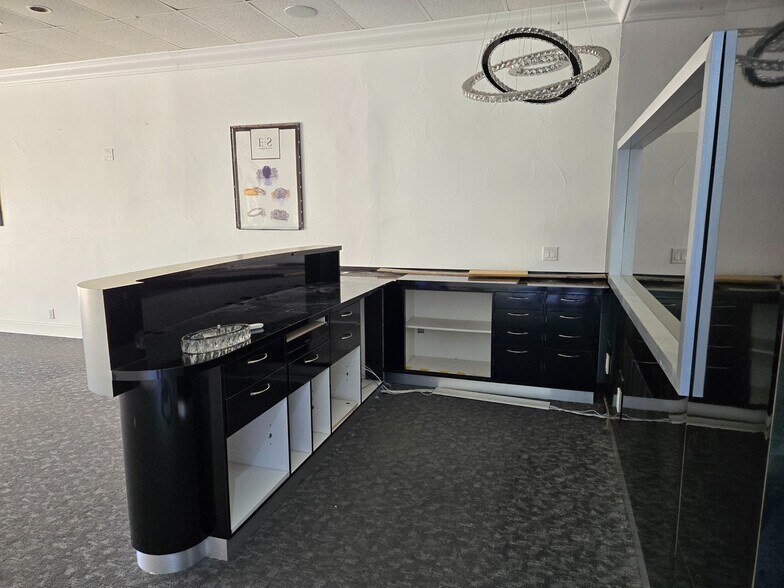 More Photos Of 73320 El Paseo, Palm Desert Storefront Retail Office For Lease