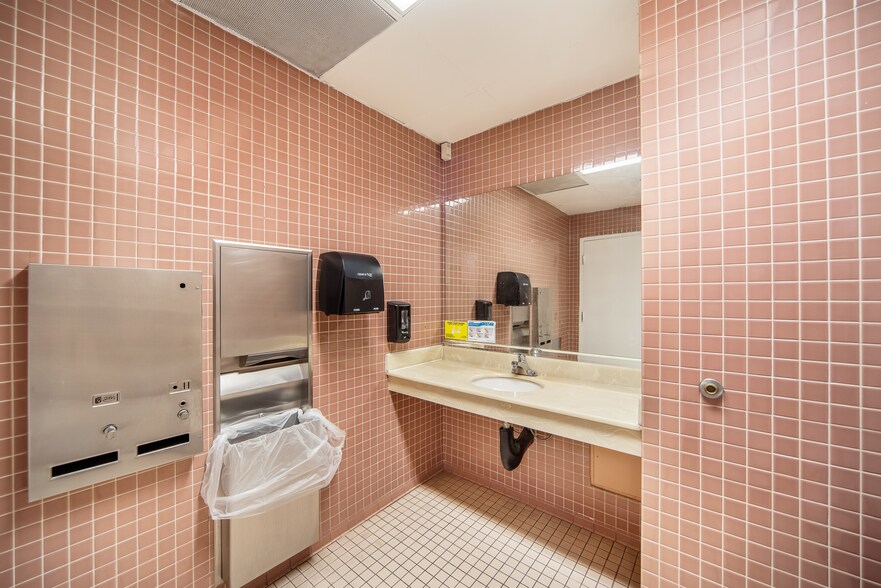 More Photos Of 5250 W El Segundo Blvd, Hawthorne Hotel For Sale