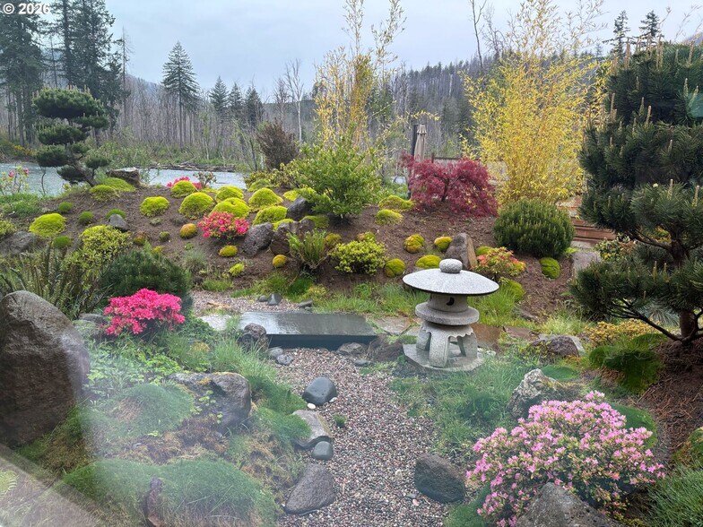 More Photos Of 49164 McKenzie Hwy, Vida Lodge Meeting Hall For Sale