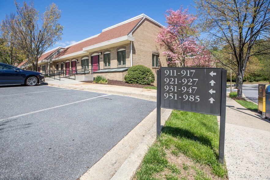 More Photos Of 931-947 Russell Ave, Gaithersburg Medical For Lease
