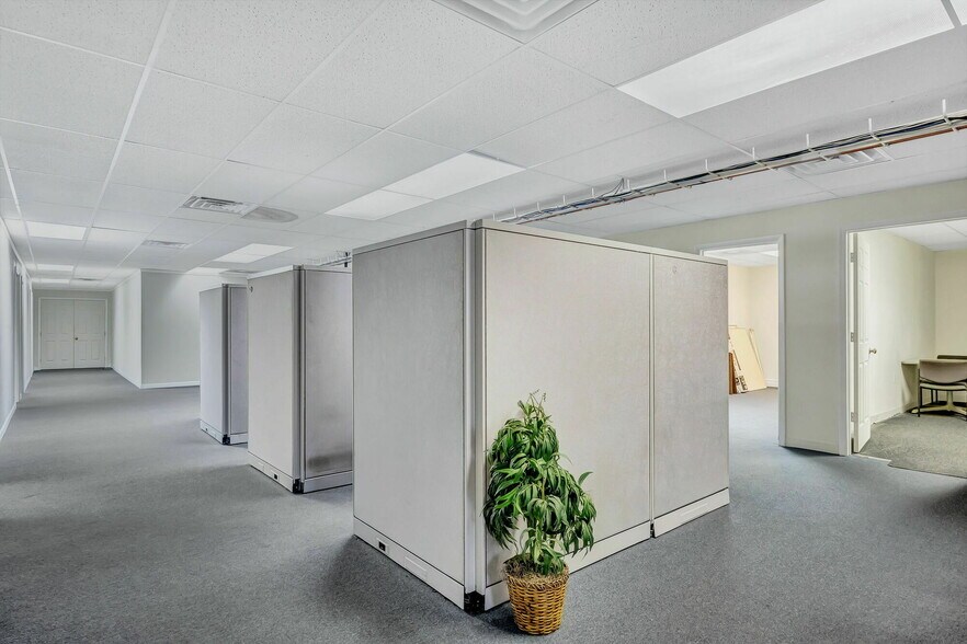 More Photos Of 904 E New Haven Ave, Melbourne Storefront For Lease