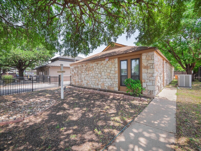 More Photos Of 4409 Menchaca Rd, Austin Medical For Sale
