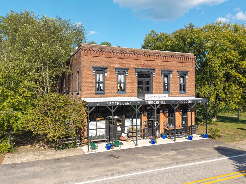 More Photos Of 411 E Front Ave, Chester Hotel For Sale