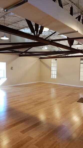 More Photos Of 1942 2nd Ave S, Saint Petersburg Warehouse For Lease