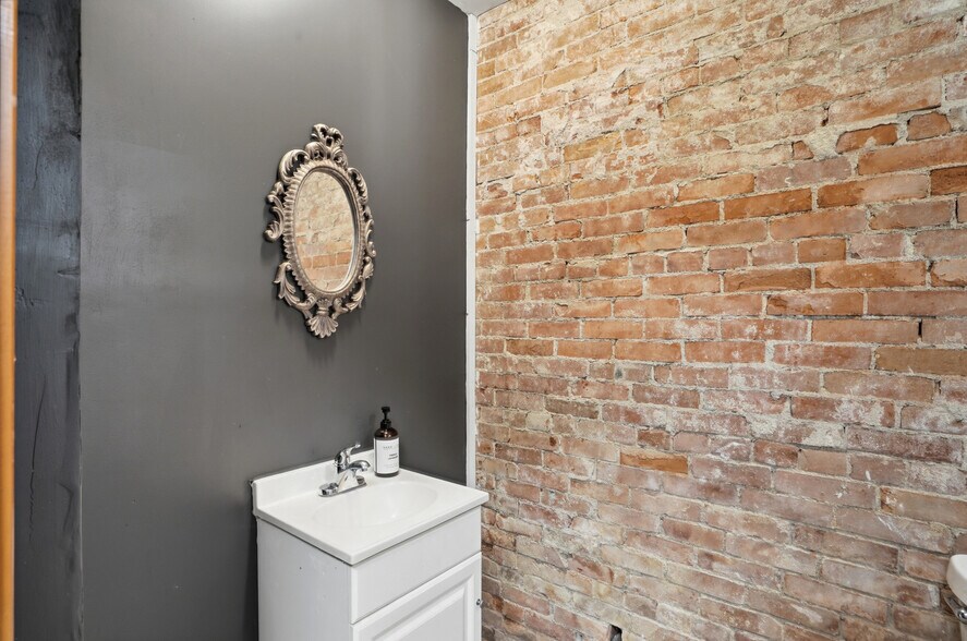 More Photos Of 118 Main st, Blackwater Office For Sale