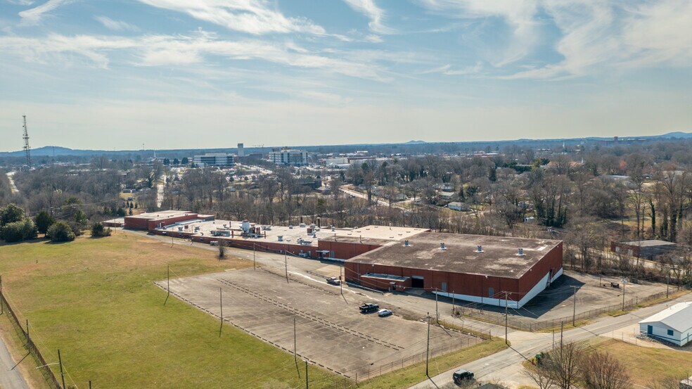 More Photos Of 803 N Oakland St, Gastonia Manufacturing For Lease
