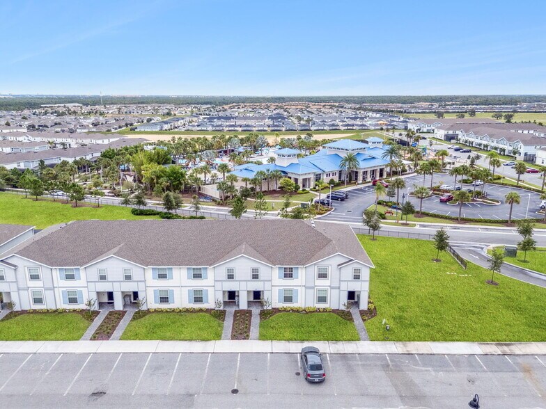 More Photos Of 921 Paradise Dr, Davenport Apartments For Sale