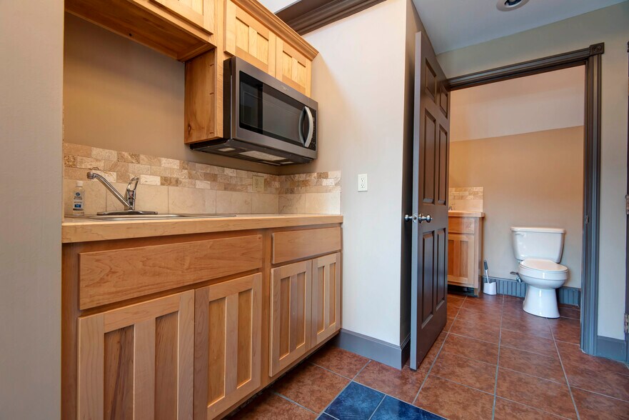 More Photos Of 1484 E Saint Louis St, Springfield Office For Sale