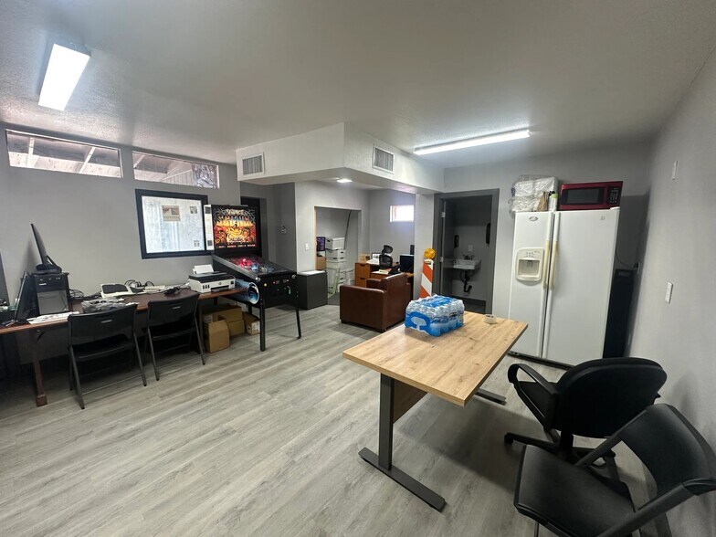 More Photos Of 2204-2206 W Indian School Rd, Phoenix Office For Sale