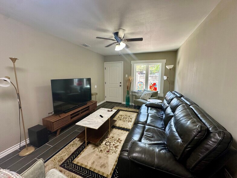 More Photos Of 3901 McPherson Ave, Laredo Freestanding For Sale