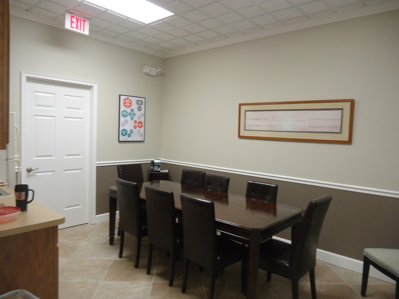 More Photos Of 9015 Americana Rd, Vero Beach Medical For Lease