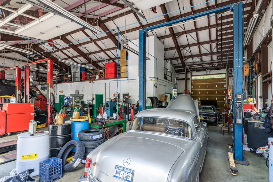 More Photos Of 1426 N Sea Rd, Southampton Auto Repair For Sale