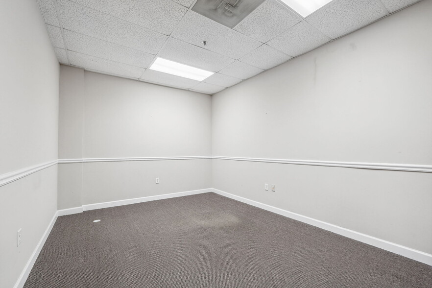 More Photos Of 3760 Peachtree Crest Dr, Duluth Industrial For Sale