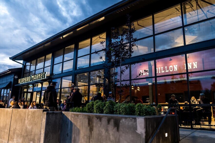 More Photos Of 325 Blue River Pky, Silverthorne General Retail For Sale