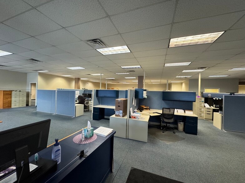 More Photos Of 620 W Edison Rd, Mishawaka Unknown For Lease