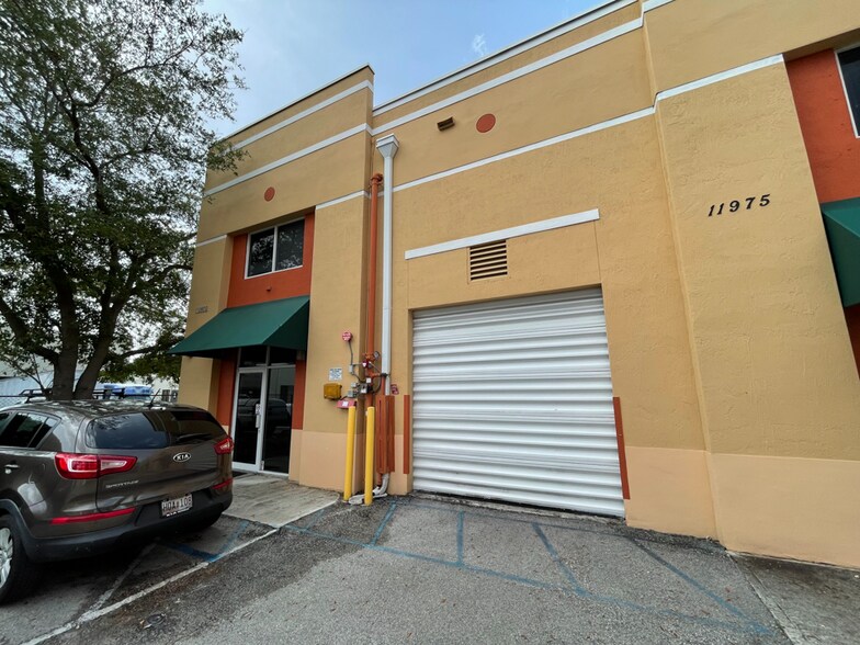 11975 SW 142nd Ter, Miami, FL 33186 Warehouse For Sale