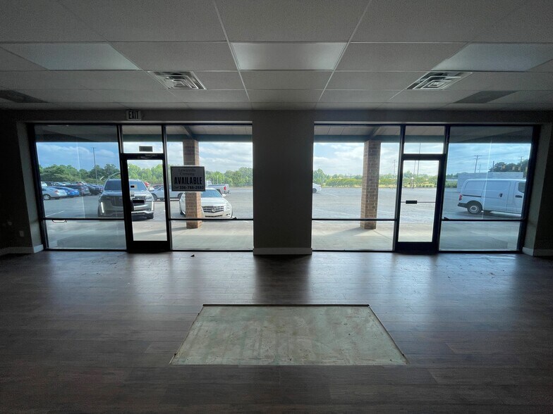 More Photos Of 5042-5070 Styers Ferry Rd, Lewisville Freestanding For Lease