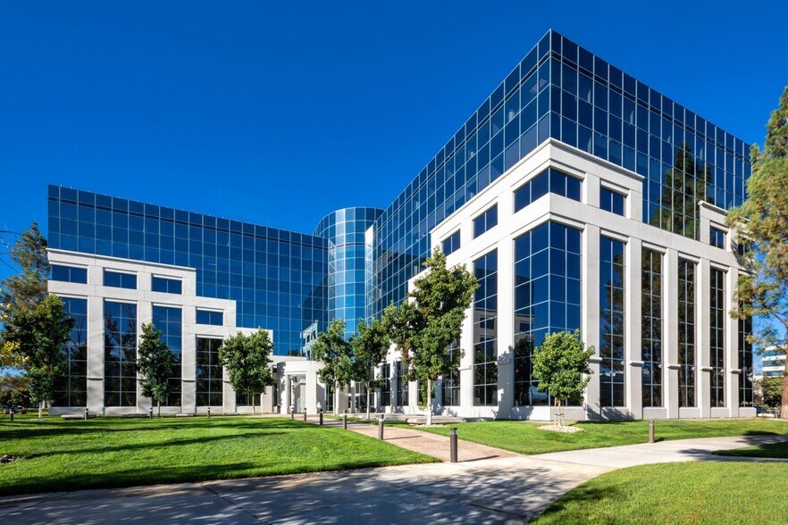 More Photos Of 333 Twin Dolphin Dr, Redwood City Office For Lease