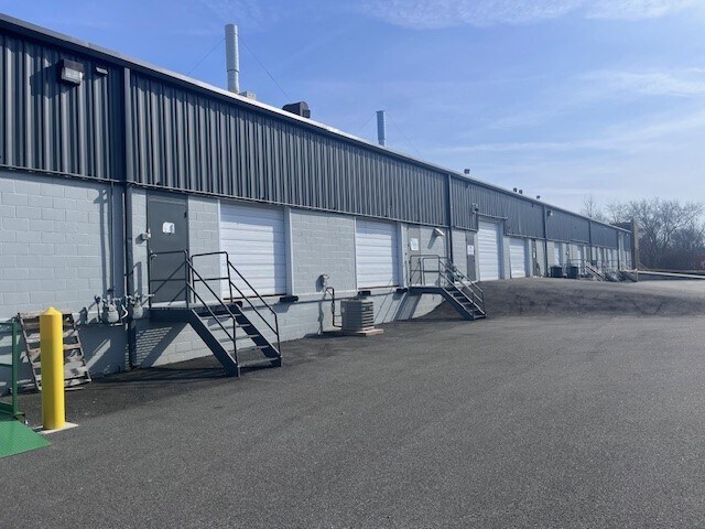 More Photos Of 256-284 Quigley Blvd, New Castle Warehouse For Lease