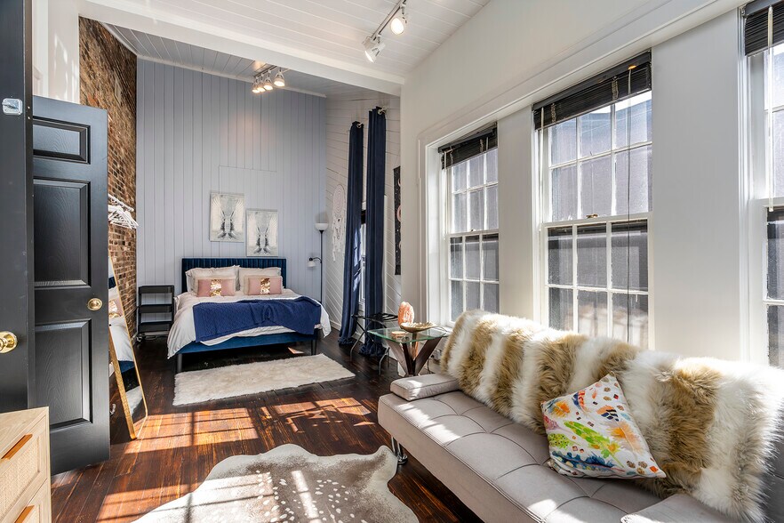 More Photos Of 302 W High St, Lexington Office Residential For Sale