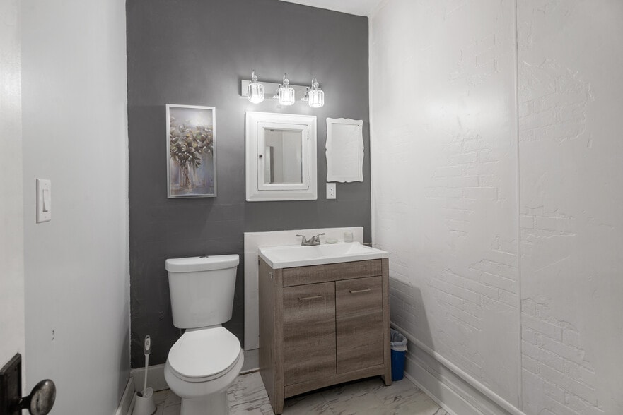 More Photos Of 10118 Eagle St, Dearborn Industrial For Sale