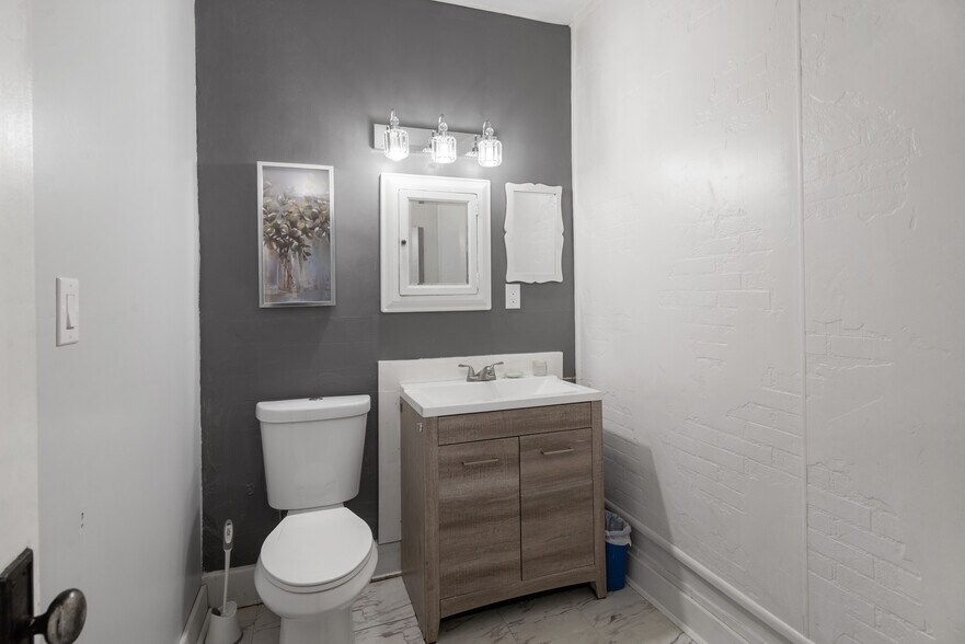 More Photos Of 10118 Eagle St, Dearborn Industrial For Sale