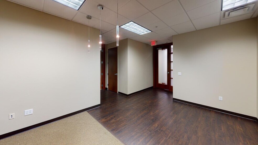 More Photos Of 3610 River Crossing Pky, Indianapolis Office For Lease
