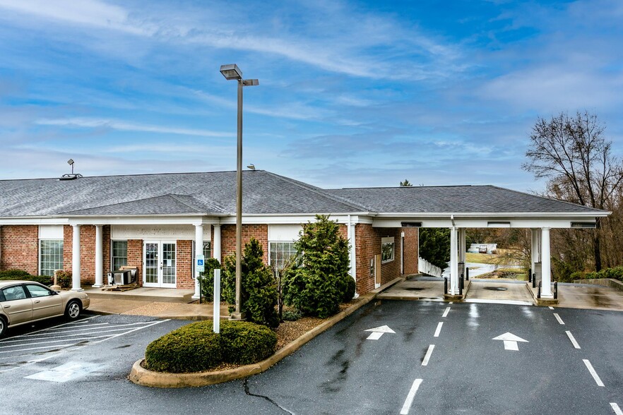 Primary Photo Of 9972 Spotswood Trl, Mcgaheysville Bank For Lease