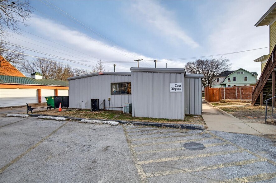 More Photos Of 822 S Johnstone Ave, Bartlesville Freestanding For Sale