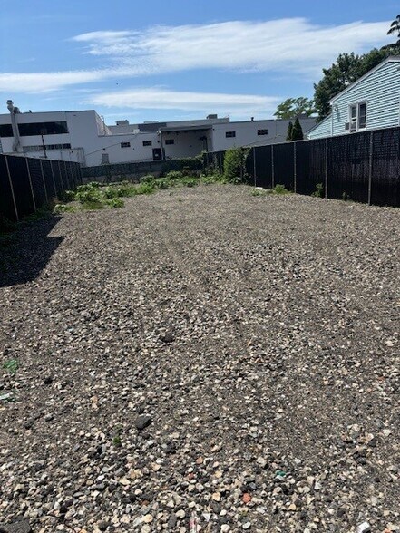 More Photos Of 26 Hanover St, Stamford Land For Lease