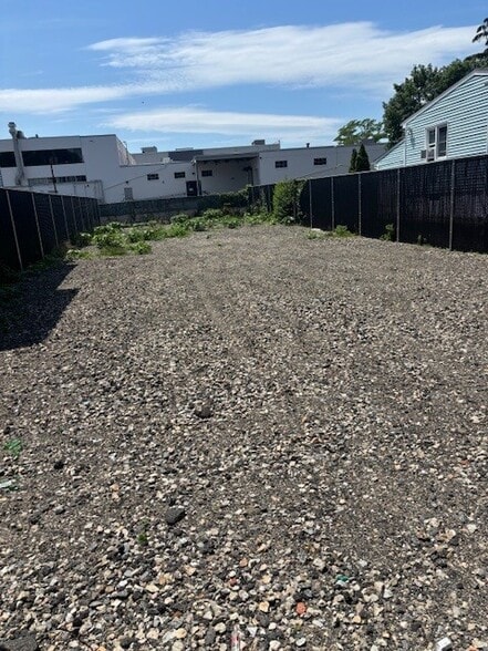 More Photos Of 26 Hanover St, Stamford Land For Sale