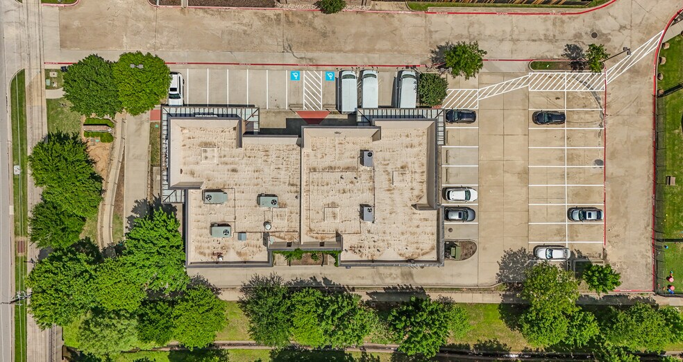 More Photos Of 445 W Southlake Blvd, Southlake Freestanding For Sale