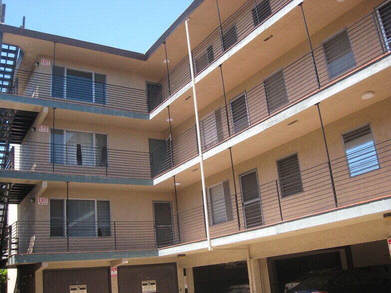 More Photos Of 407 Vernon St, Oakland Apartments For Sale
