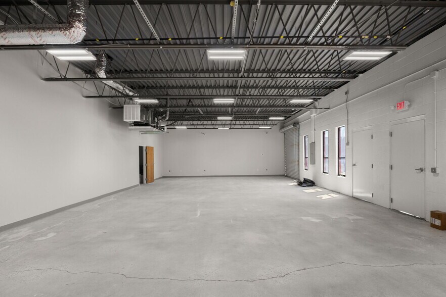 More Photos Of 1803 Associates Ln, Charlotte Showroom For Lease