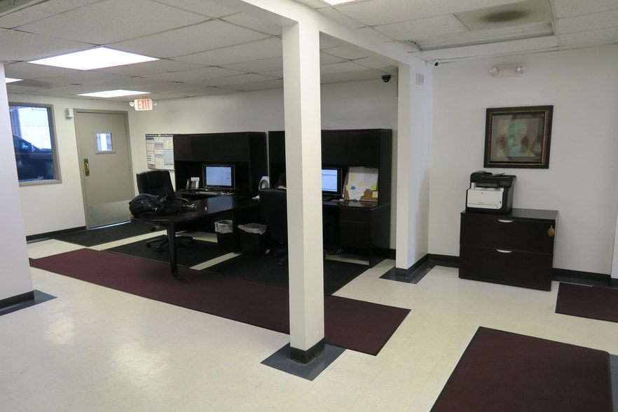 More Photos Of 5829 Beverly Hill St, Houston Warehouse For Lease