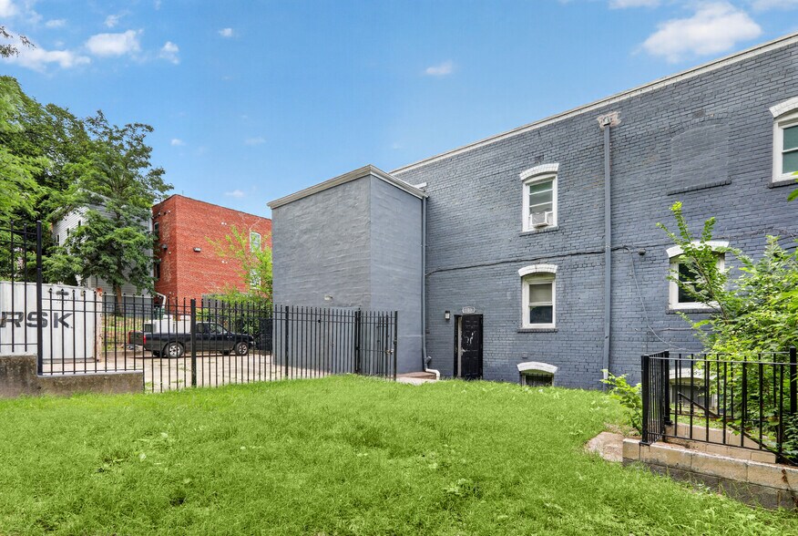 More Photos Of 109 Wayne Pl SE, Washington Apartments For Sale