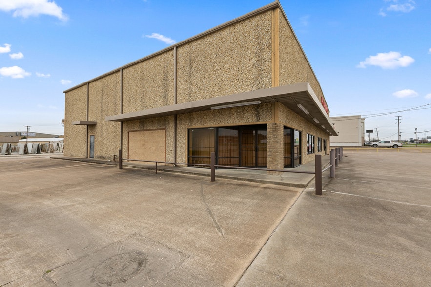 More Photos Of 5500 Franklin Ave, Waco Freestanding For Sale