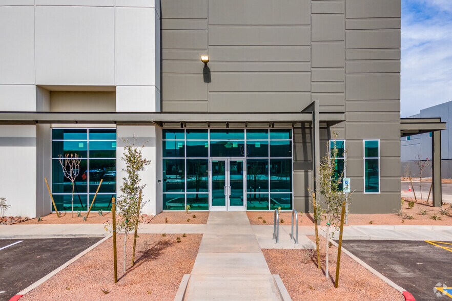 More Photos Of 855 N 107th Ave, Avondale Warehouse For Lease