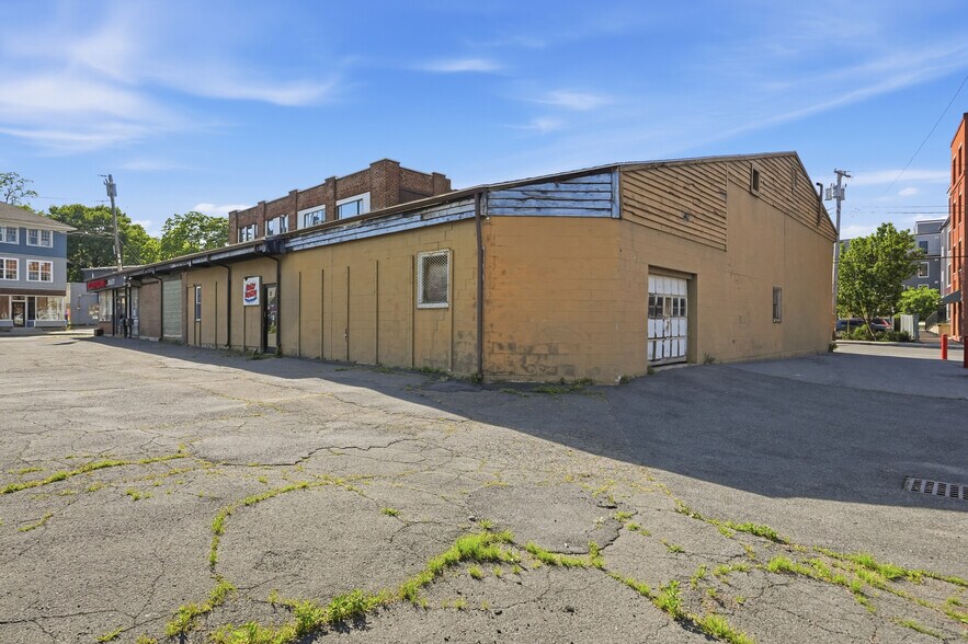 More Photos Of 300 Pleasant St, Northampton Office For Lease