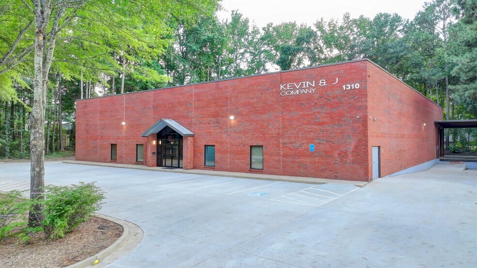 Primary Photo Of 1310 Capital Cir, Lawrenceville Warehouse For Sale
